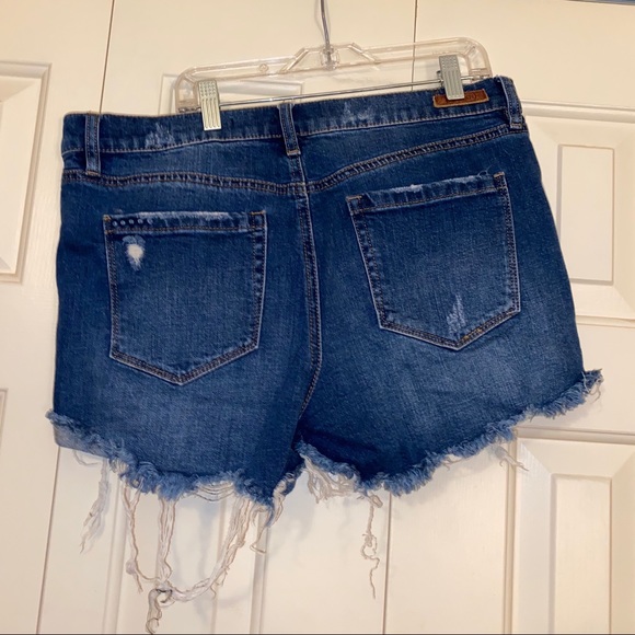 Blank NYC shorts - Picture 2 of 5